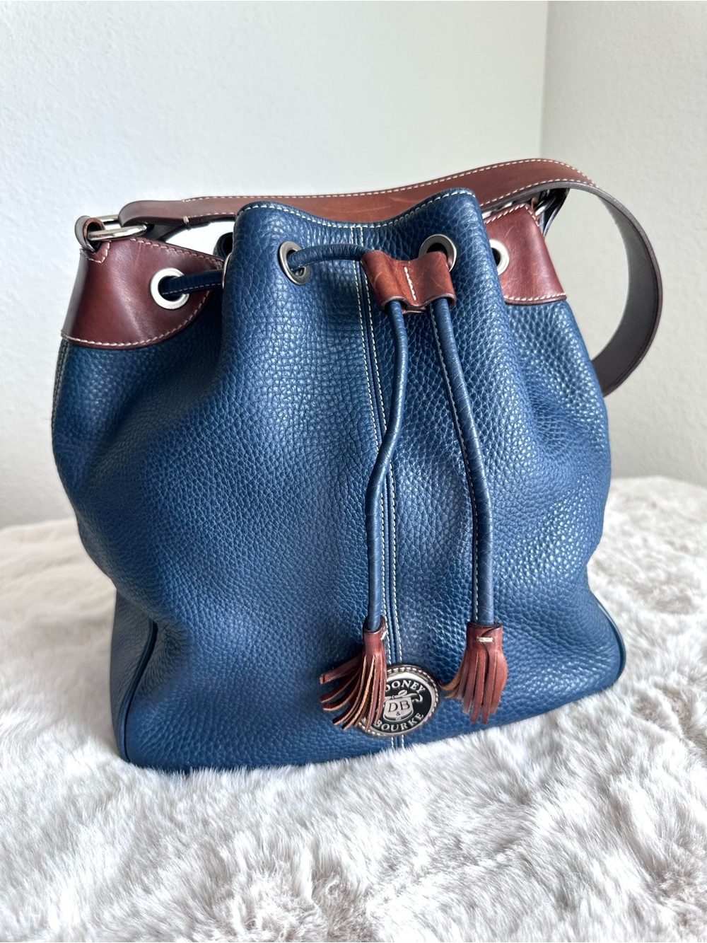 Dooney &‎ Bourke Midnight Blue Drawstring Shoulder Bag Purse Pebbled Leather